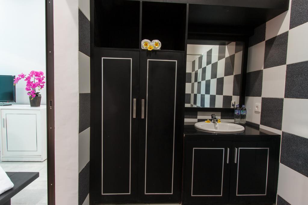 Rabasta Mahayana Kuta Hotel Бали Екстериор снимка