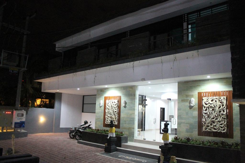 Rabasta Mahayana Kuta Hotel Бали Екстериор снимка